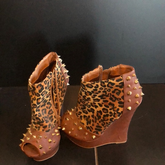 Shoe - Picture 3 of 8